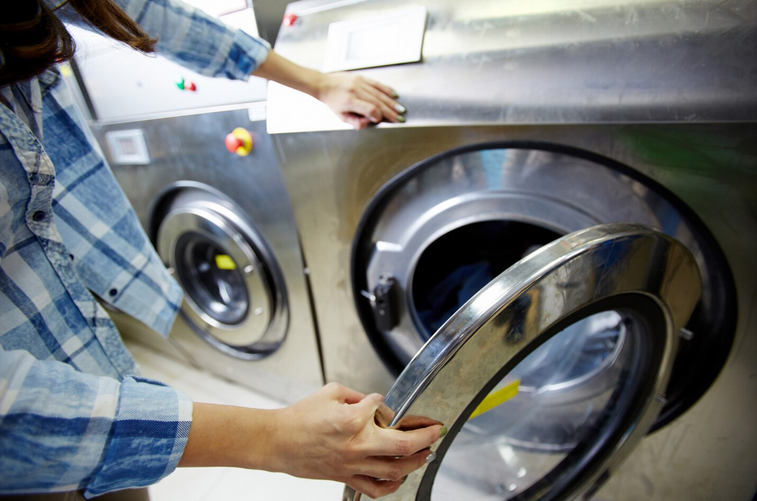 🧺 Lavandería Autoservicio en Málaga: Lava tu Ropa de Verano Fácil y Rápido cerca del Centro